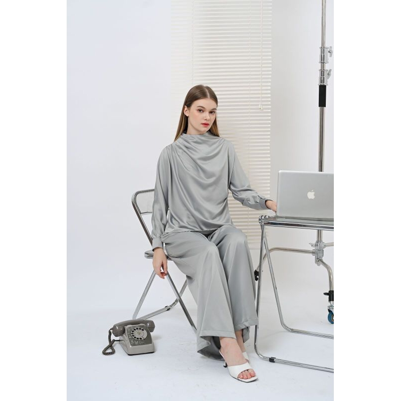 AMELIE SET | kemeja lengan panjang satin oversized dan celana satin wide highwaist - Image 3